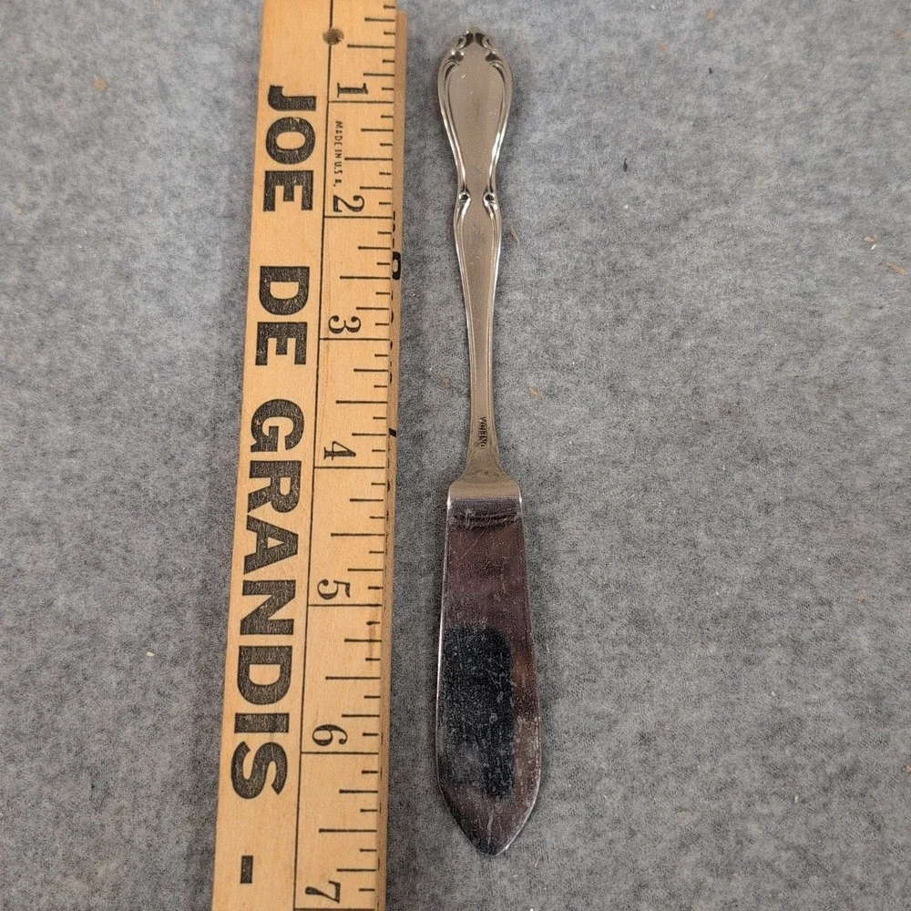 Oneida Stainless Steel Flat Handle Butter Spreader Scroll Pattern Flatware